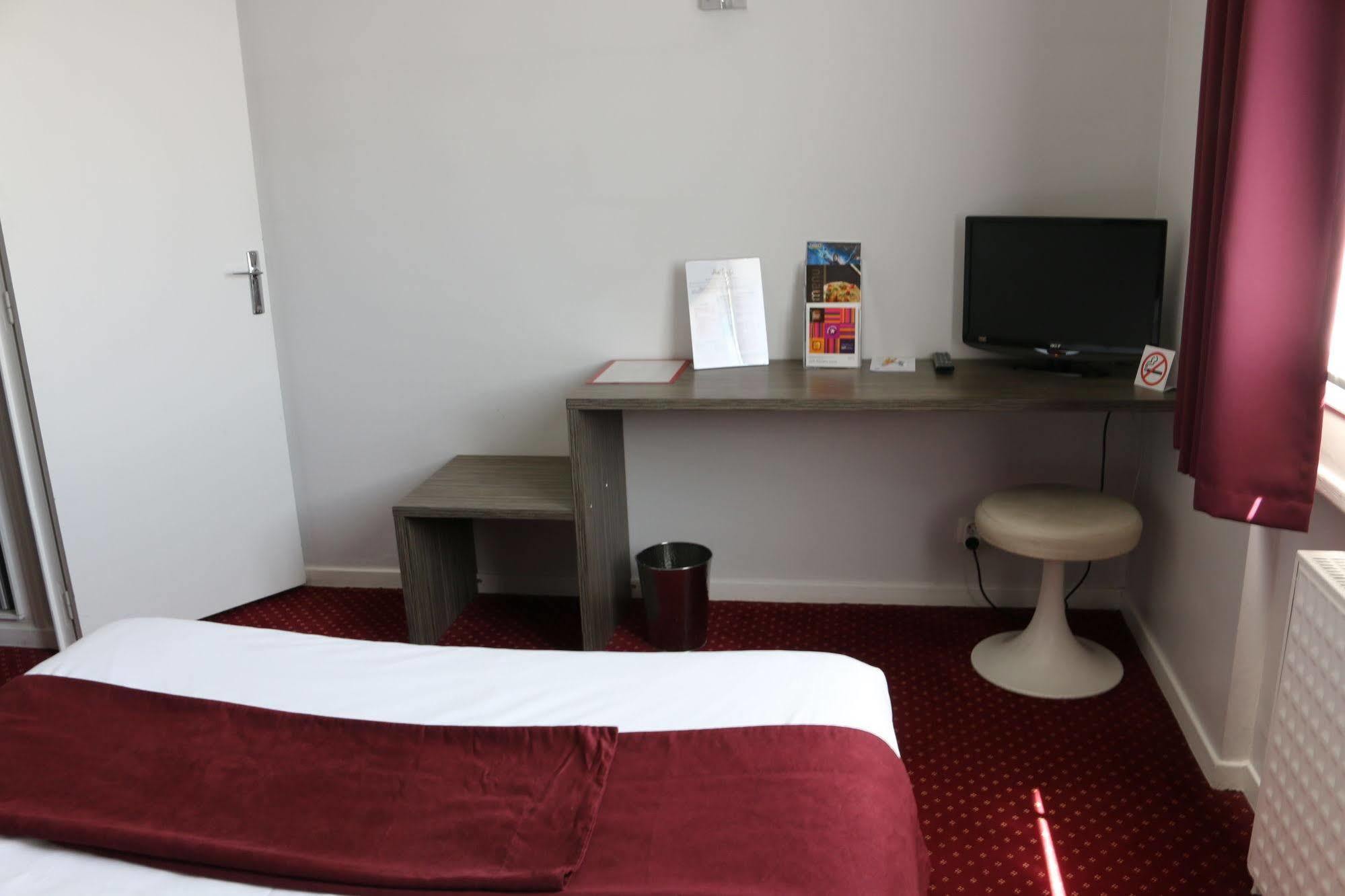 The Originals City, Hôtel Dau Ly, Lyon Est  Bron Exterior foto