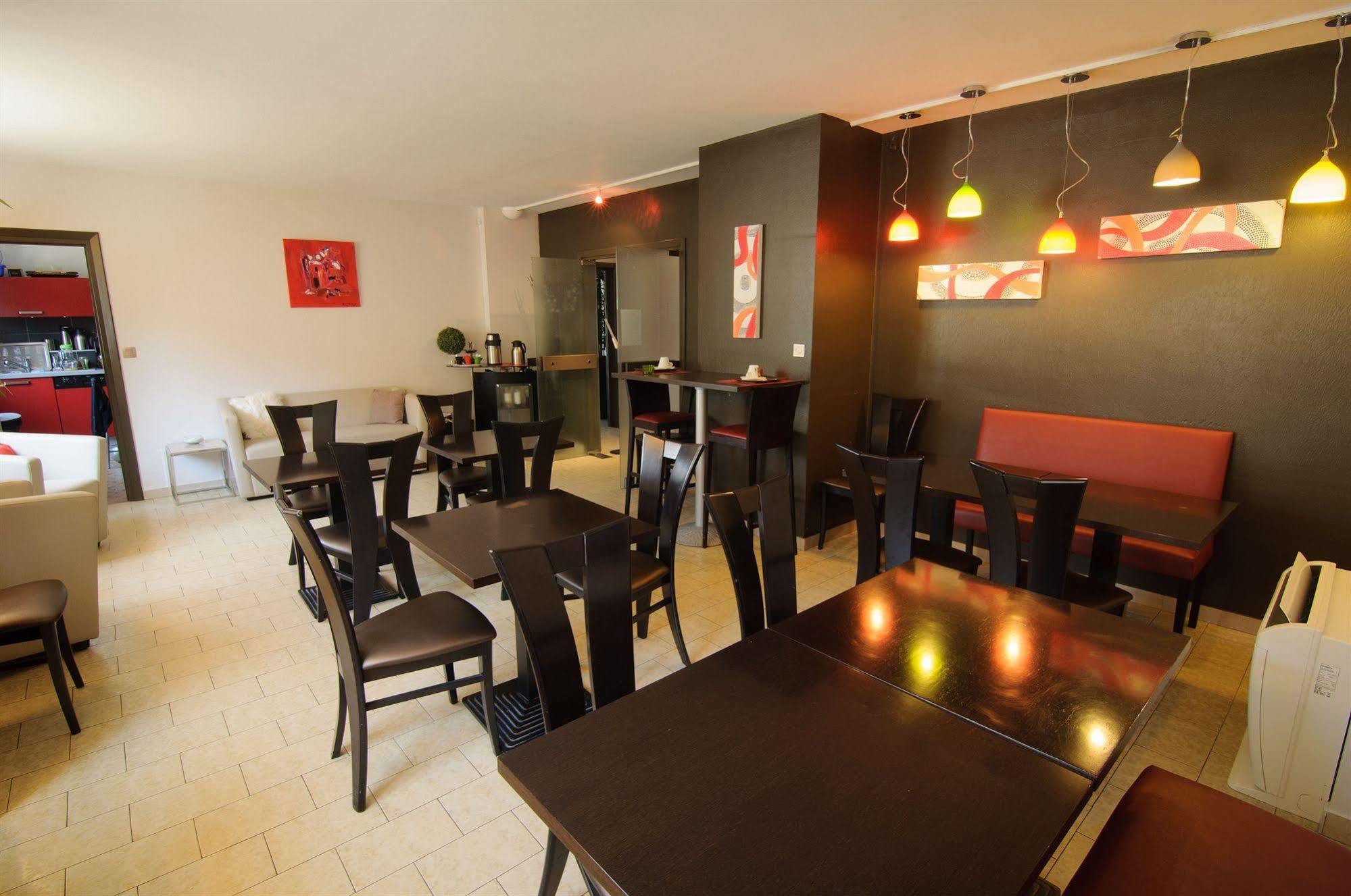 The Originals City, Hôtel Dau Ly, Lyon Est  Bron Exterior foto